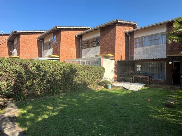 2 Bedroom Flat & Apartment