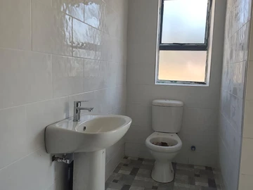3 Bedroom Flat & Apartment