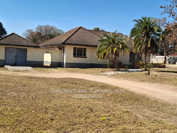 3-Bed Greendale Home on 4,000m² with Borehole & Tank