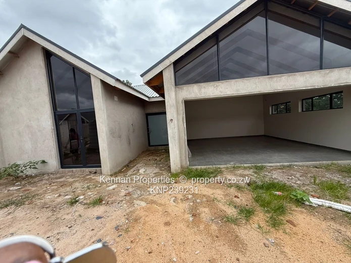 Modern 4-Bed Apartment in Greengrove — 500m² Stand