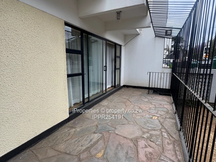 Furnished 3-Bed Flat in Avenues — Parquet & Gated Patio