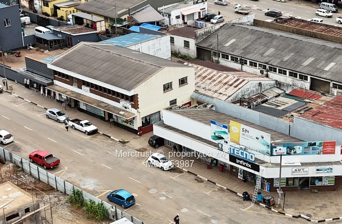Valuable commercial space!