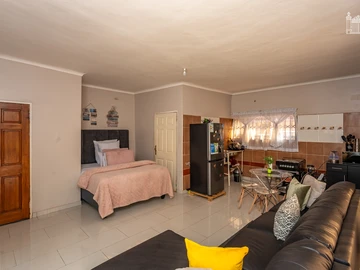 6 Bedroom House