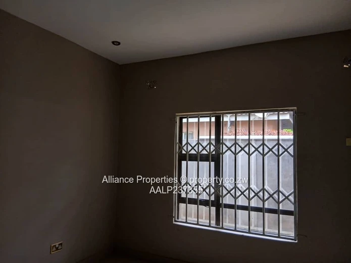 Grand 6-Bedroom Executive Residence Belvedere West