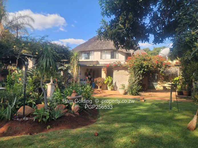 Delightful Suburban Cottage (Sole Mandate)