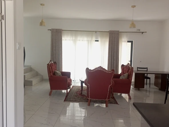 3 Bedroom Flat & Apartment