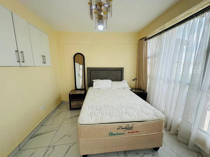 Sunlit 2-Bed Avenues Flat with Verandah & Solar
