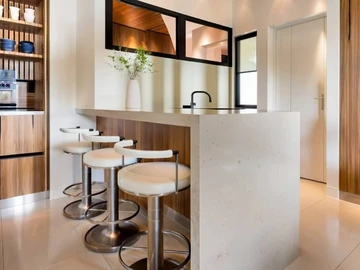 4 Bedroom Flat & Apartment