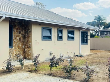 6 Bedroom House