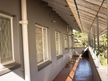 2 Bedroom Flat & Apartment