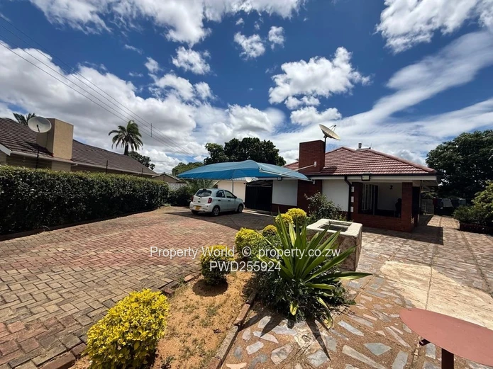 3 Bedroom House To Let In Braeside