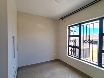 2 Bedroom Flat & Apartment