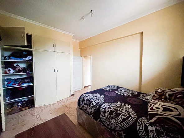 2 Bedroom Flat & Apartment