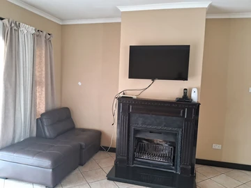 3 Bedroom Flat & Apartment