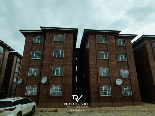 2 Bedroom Flat & Apartment