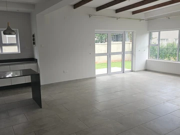 3 Bedroom Flat & Apartment