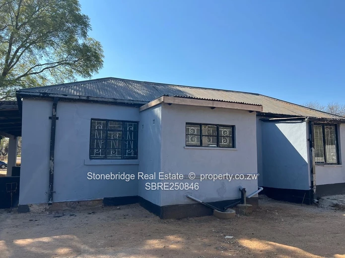 5 Bedroomed House in Hillside For Rent