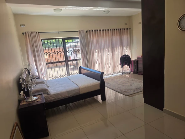 6 Bedroom House