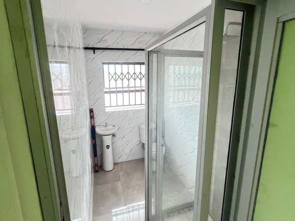 4 Bedroom Flat & Apartment