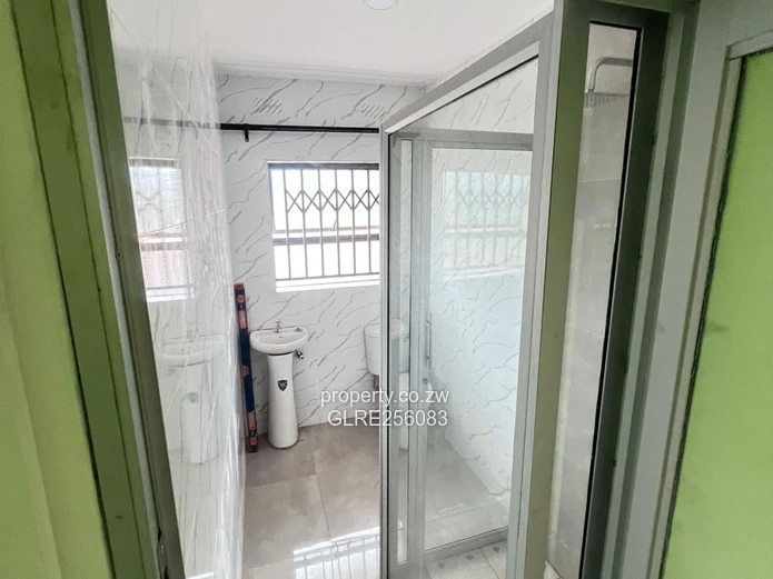 Newly Renovated 4-Bed Flat Bluff Hill - Borehole Included