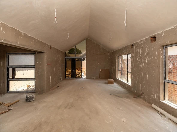 4 Bedroom Flat & Apartment