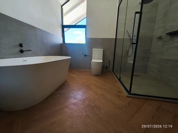 4 Bedroom Flat & Apartment