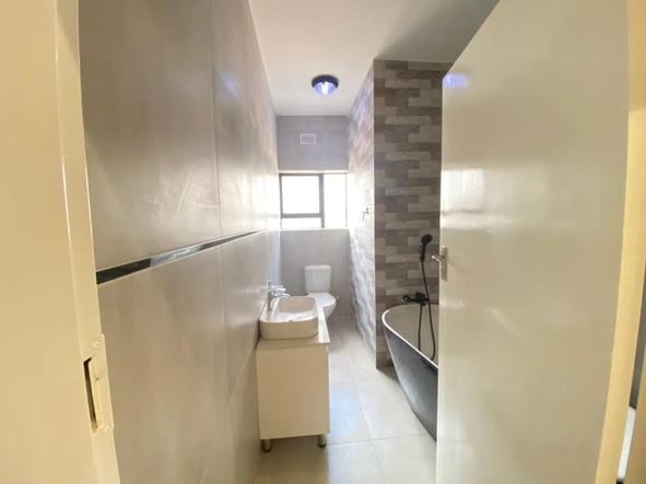 4 Bedroom Flat & Apartment