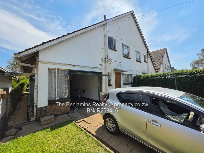 2-Bed Garden Flat in Strathaven — Garage & Tank