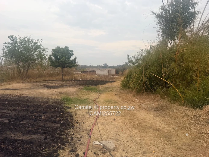10,000 m² Greendale, Harare East — Subdivide; Tarred Road & Sewer, Cottage