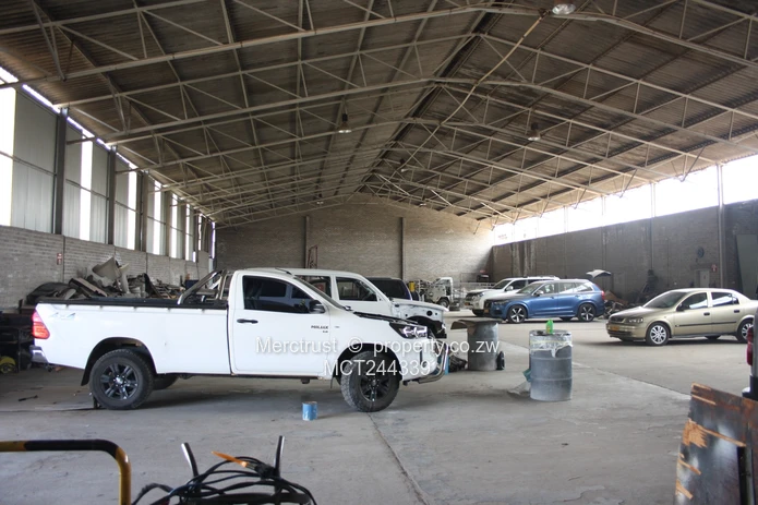 Spacious factory/warehouse