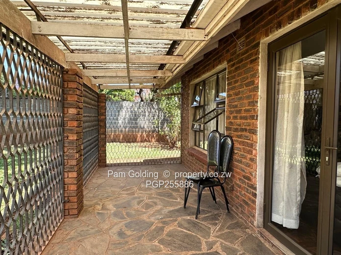 Bulawayo East: 2-Bed Brick Home on 1,400m² with Borehole in Suburbs (Sole Mandate)