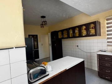 3 Bedroom Flat & Apartment