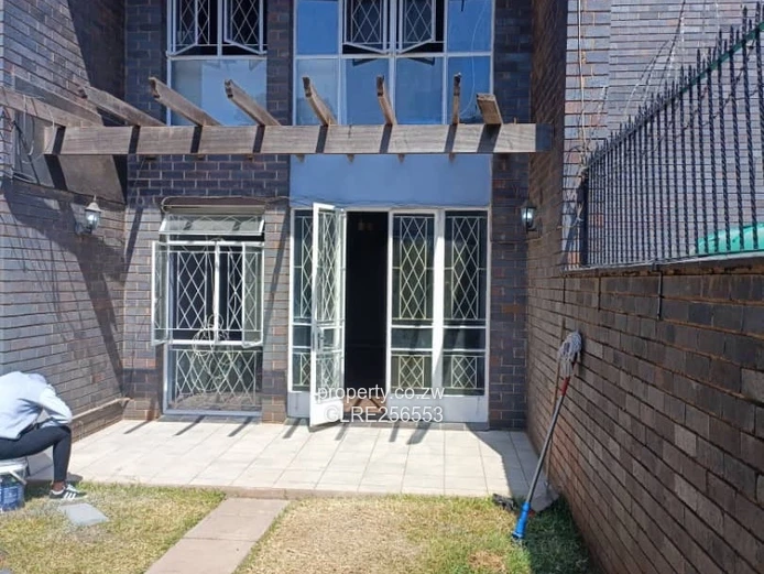 Avondale 2-Bed Townhouse - Garden, Carport & Tank