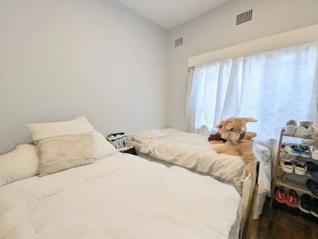 2 Bedroom Flat & Apartment