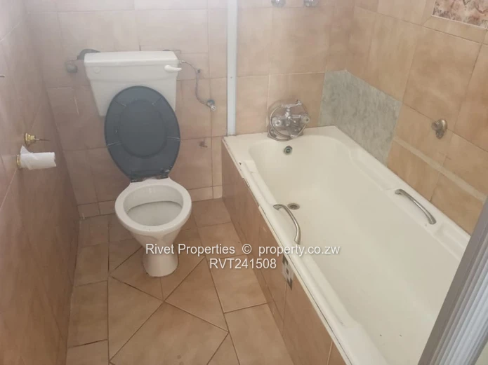 Dolphin Court Garden Flat To Let