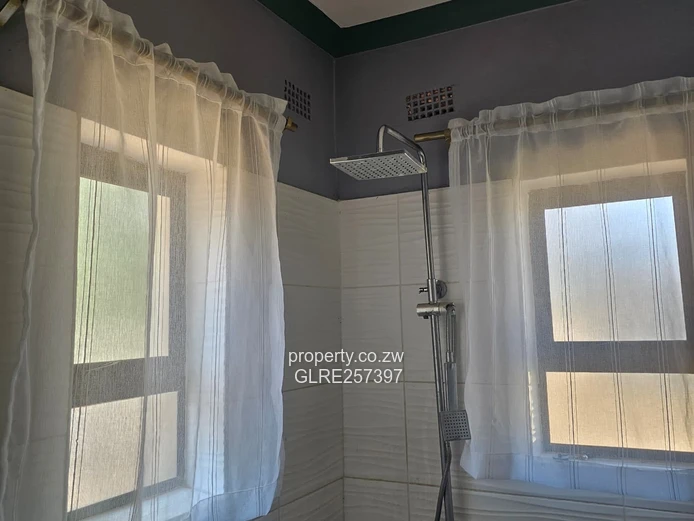 Bright 3-Bed Bluff Hill Home - Modern Kitchen & Borehole