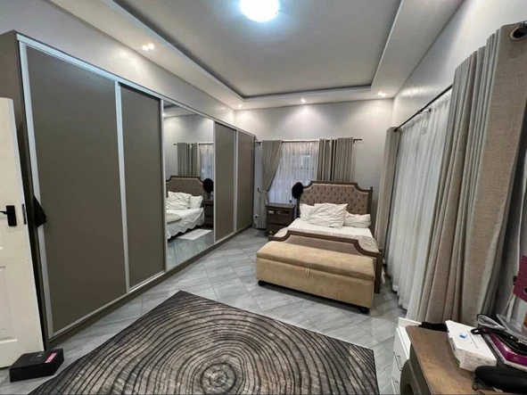 4 Bedroom Flat & Apartment