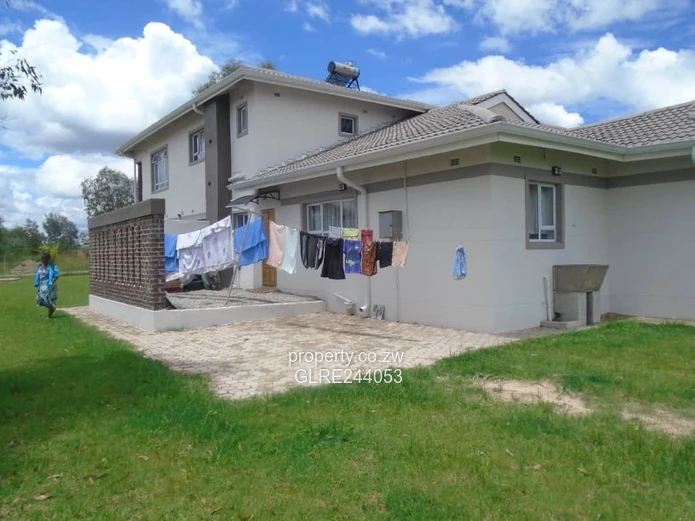 Modern 4-Bed Arlington Home with Double Garage & Borehole