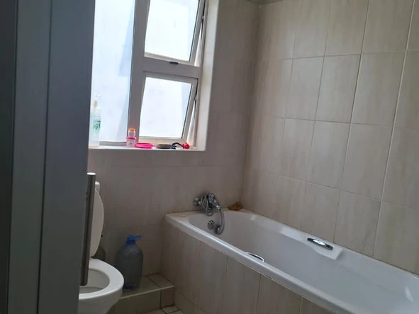 4 Bedroom Flat & Apartment