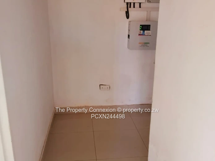 Modern 2-Bedroom Apartment – Whitehouse