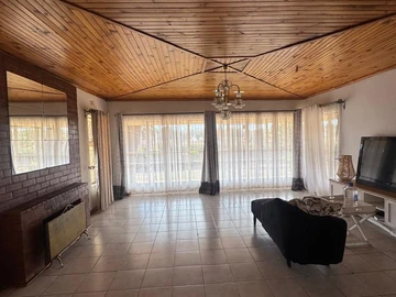 6 Bedroom House