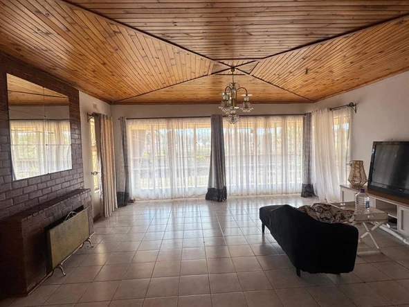 6 Bedroom House