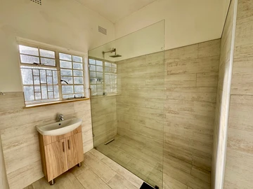 3 Bedroom Flat & Apartment