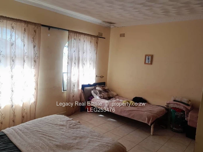 Zimre Park 5-Bed Home with Borehole, Garage & Driveway (Sole Mandate)
