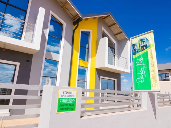 2 Bedroom Flat & Apartment