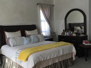 6 Bedroom House
