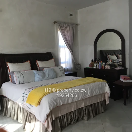 Neat 6 bedroom bungalow 
