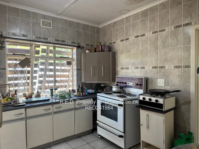 Generous land, Genuine opportunity In Burnside!