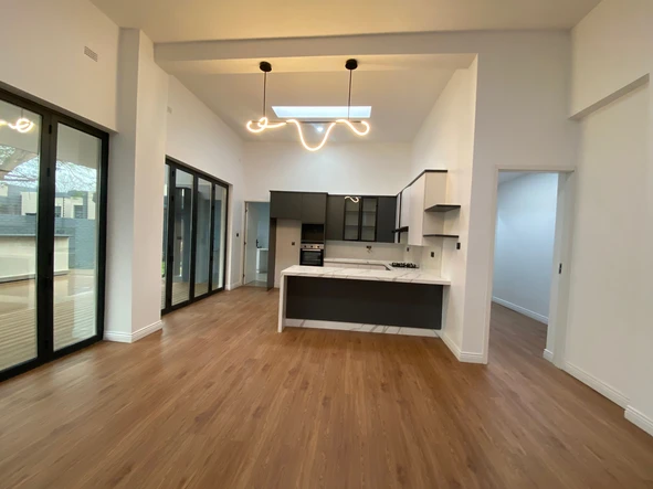 4 Bedroom Flat & Apartment