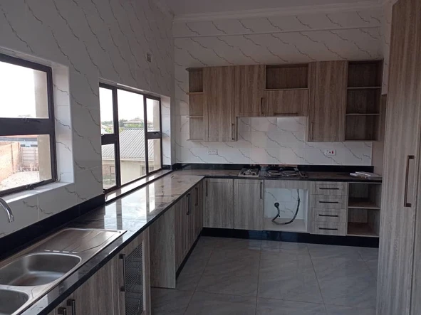 3 Bedroom Flat & Apartment